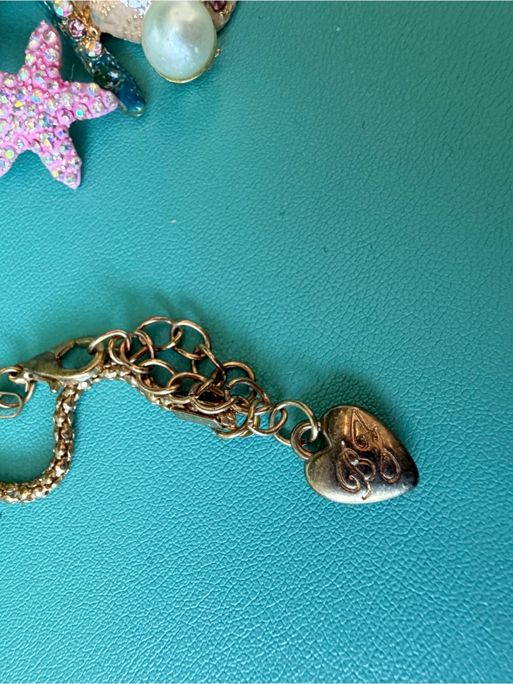Betsey Johnson Beach Sea Life Charm Necklace Starfish Shell Pearl Gold Tone - Picture 3 of 8
